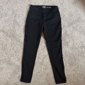 Levi's Signature Jet Black Skinny Pants- 6
